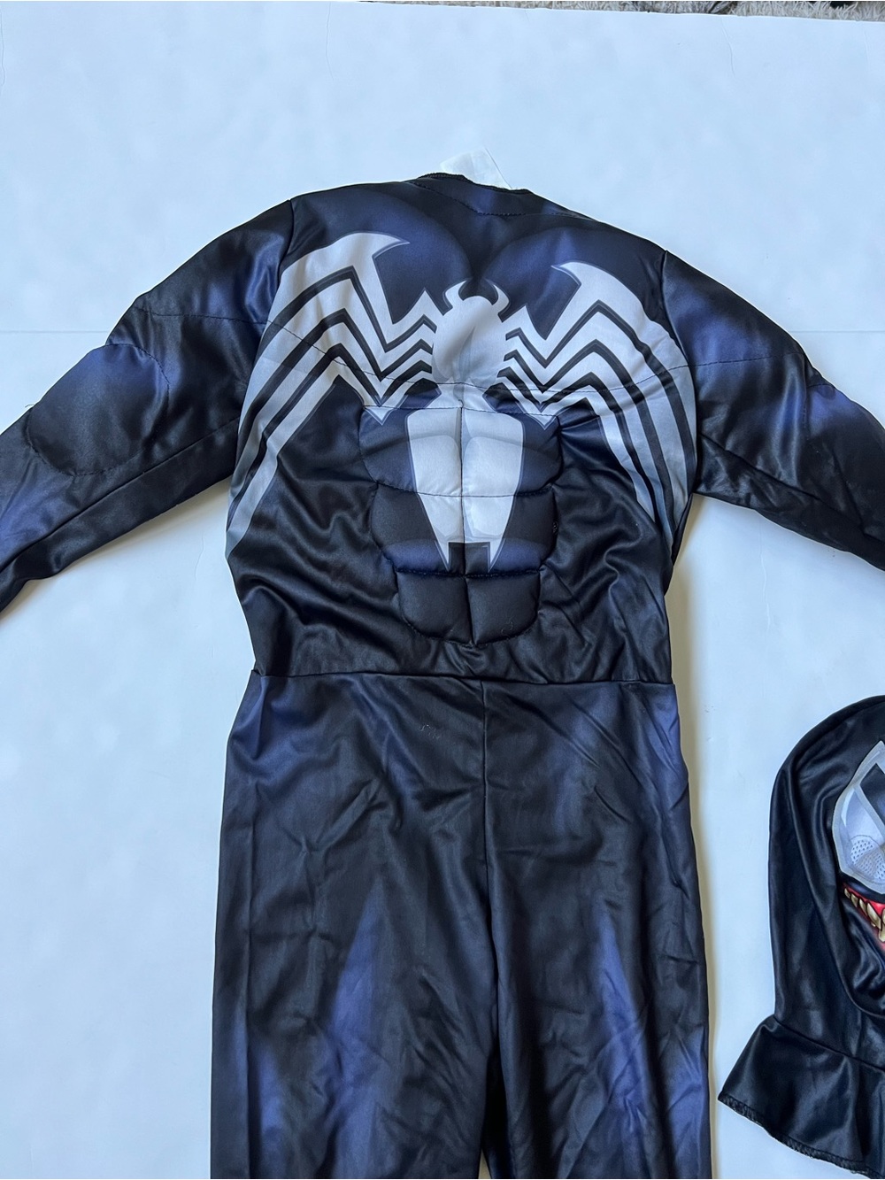 Jazwares Marvel Venom Child Costume Padded Muscles Jumpsuit Mask Small (4/7) - Picture 7 of 16
